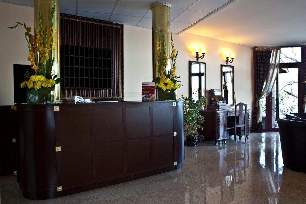 Shuma Hotell Dąbrowa Górnicza Exteriör bild